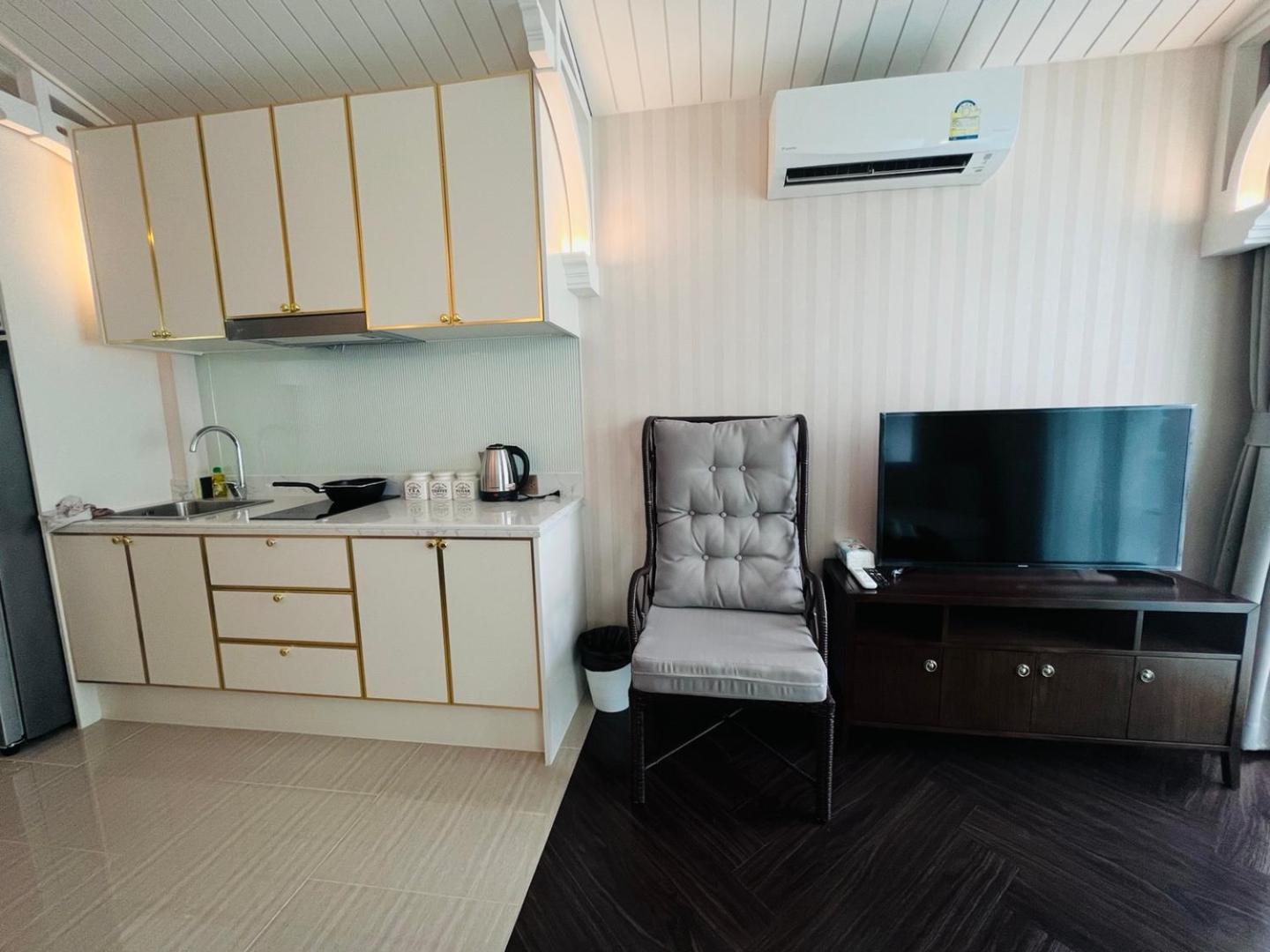 Florida Garden Pattaya Apartment Na Chom Thian Exterior photo
